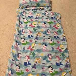 Toddler girls sleep mat for school.